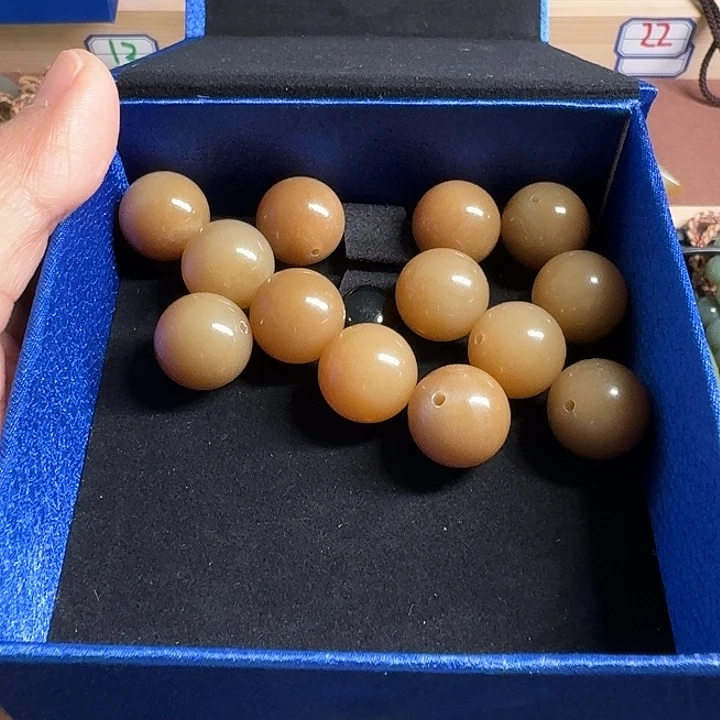 ****膜未镶嵌手镯和田玉