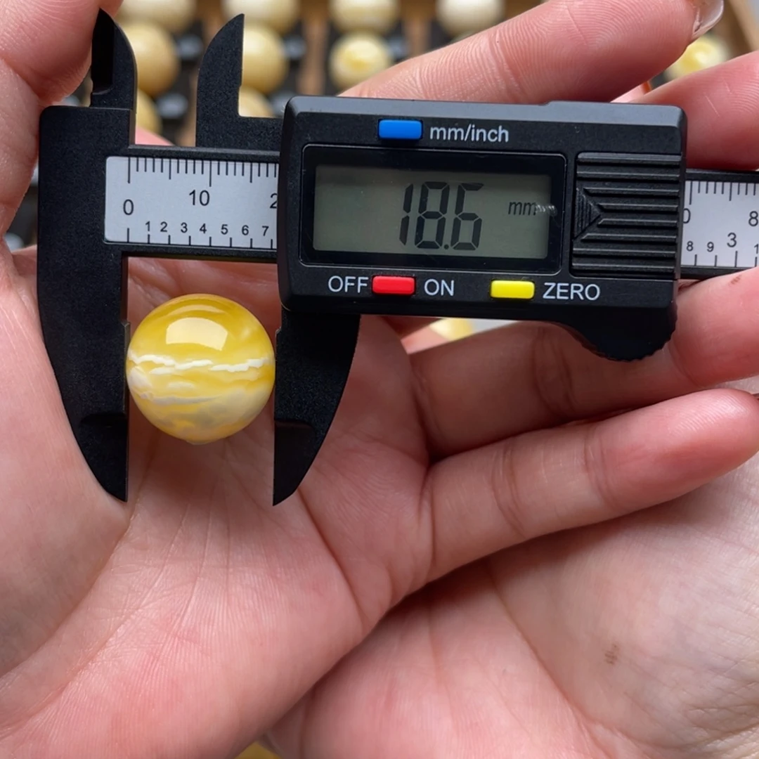 用***4琥珀未镶嵌裸石蜜蜡圆珠微瑕笑