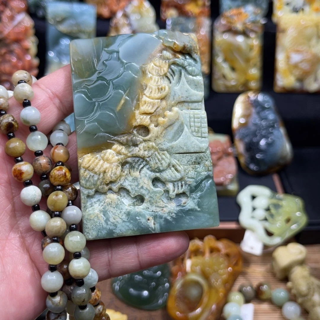 蛇纹石玉未镶嵌颈饰