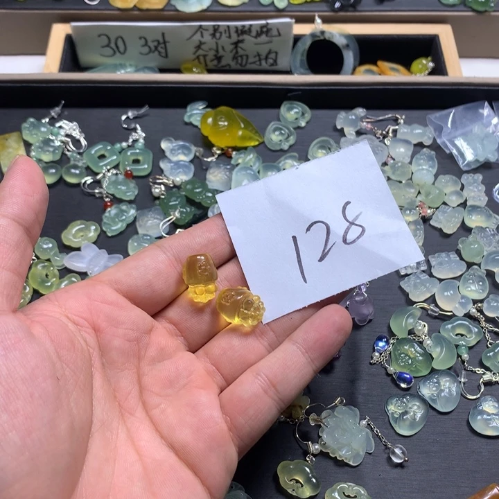 用***3蛇纹石玉合金耳钉