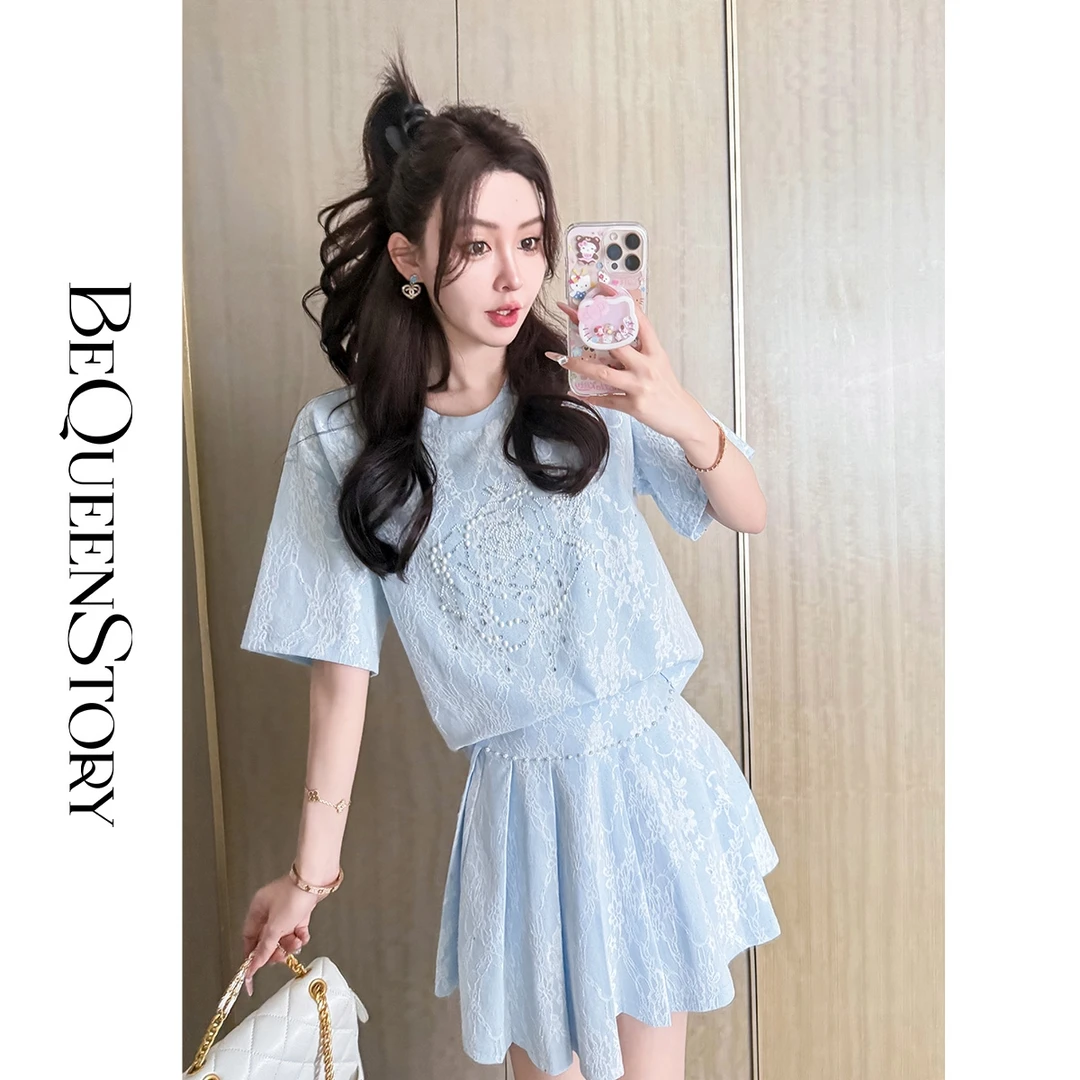 余潇潇【海蓝记忆】蕾丝花纹宽松落肩T恤&育克倒褶短裙套装
