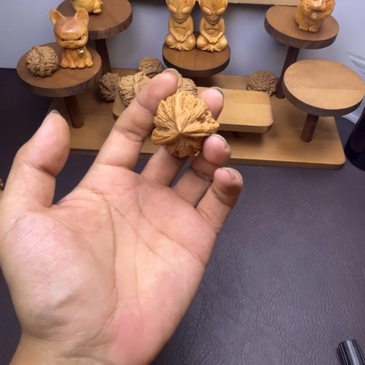 吴***密吊坠桃核麦穗虎头两棱半