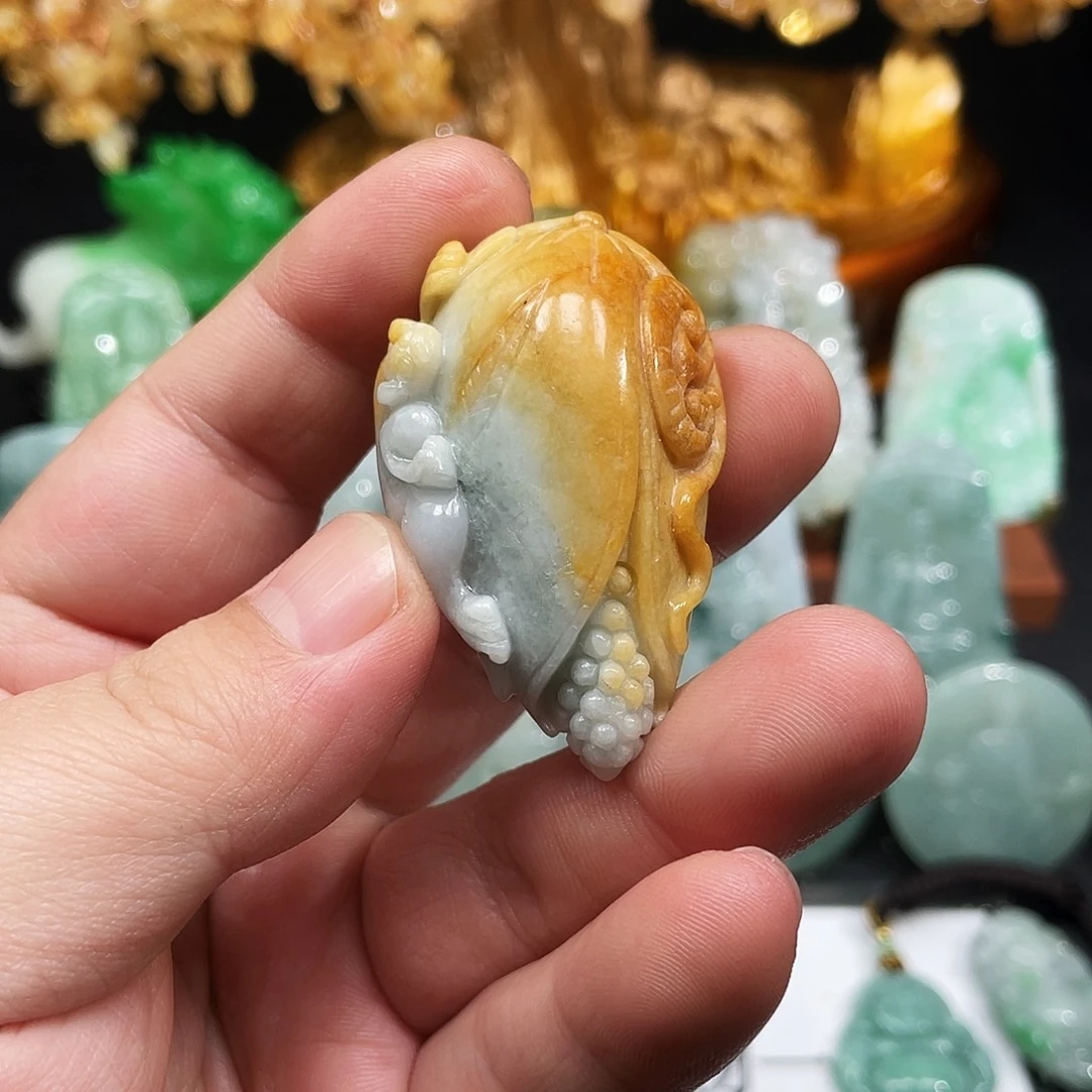 翡翠未镶嵌颈饰玉米