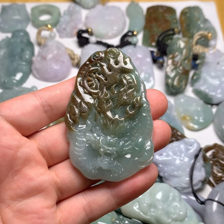 翡翠未镶嵌颈饰龙牌29