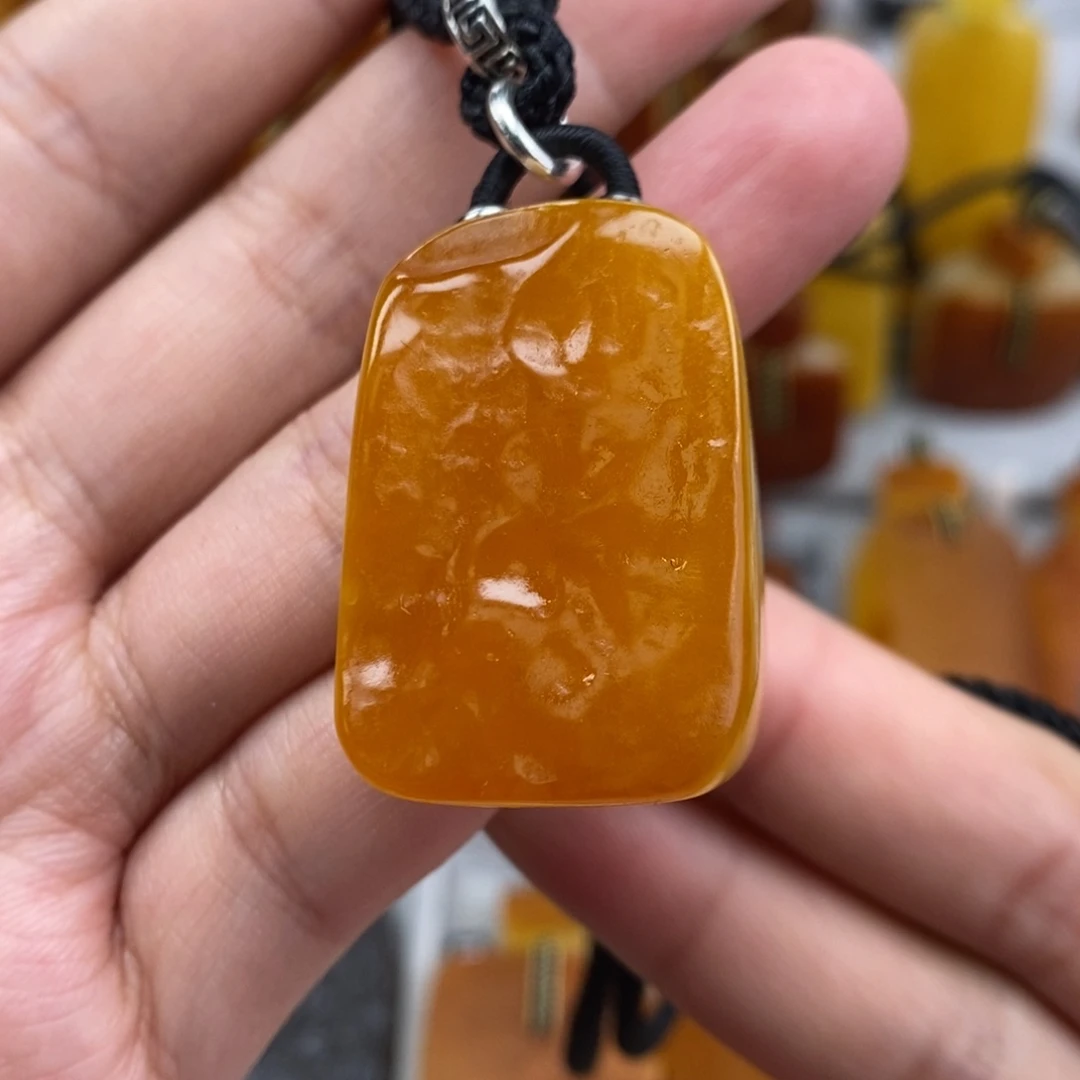 琥珀吊坠(赠链)未镶嵌