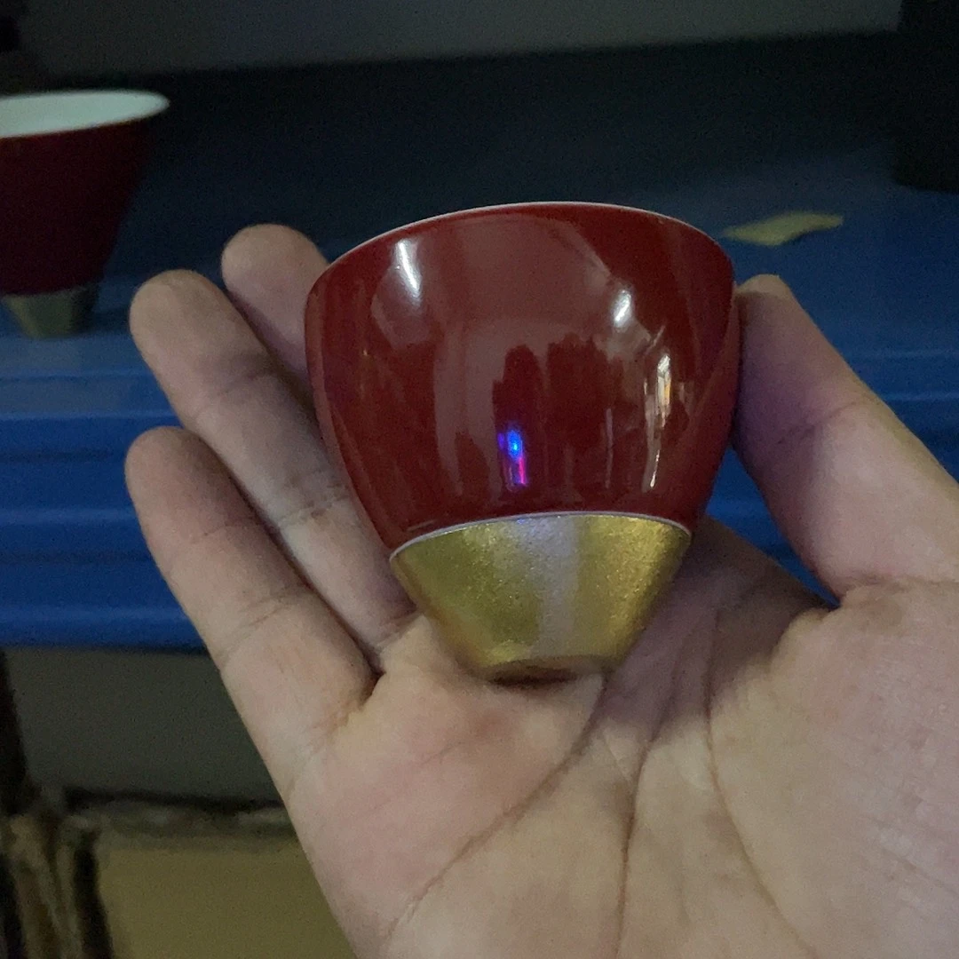 搪瓷杯子里还有很多东西