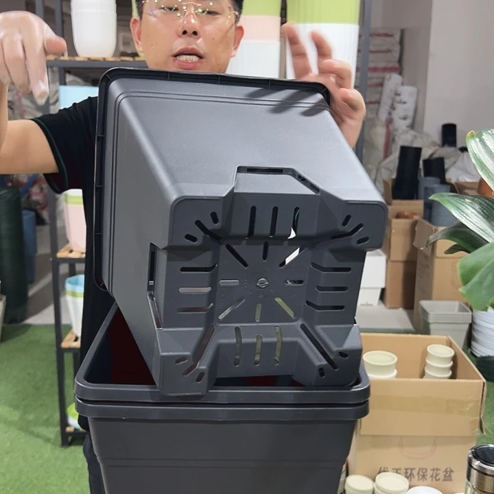 方形260口26高28黑色带托3只