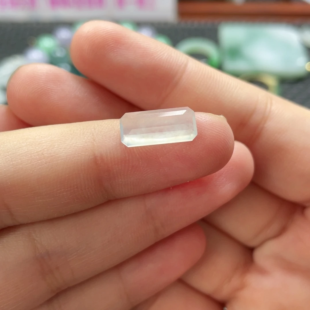 未镶嵌挂件翡翠  翡翠