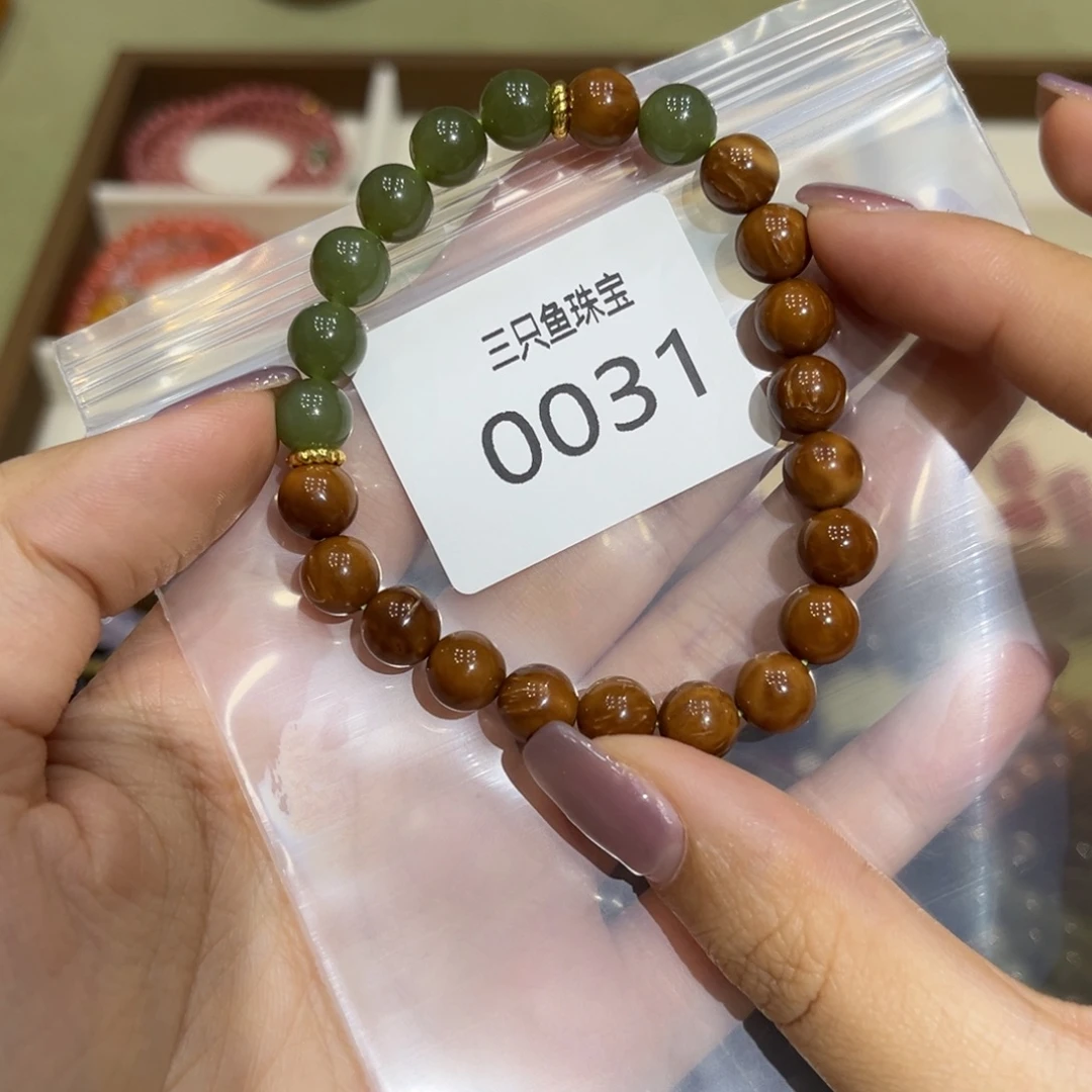 辛***_和田玉未镶嵌手链