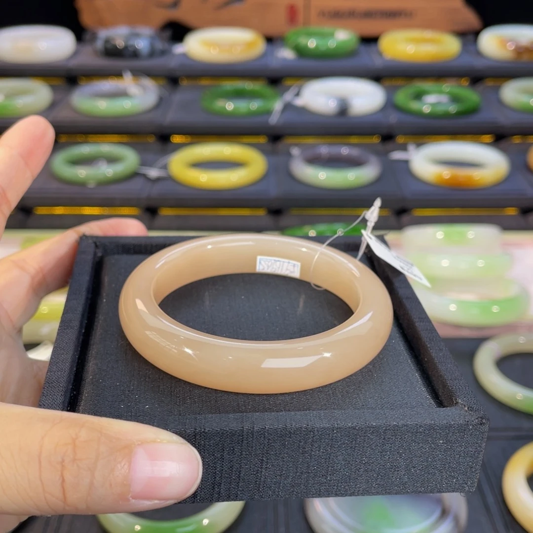 和田玉未镶嵌手镯-色标级！红粉