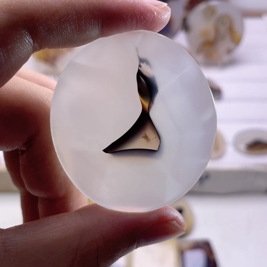 雲***开玛瑙/玉髓未镶嵌珠宝奇石