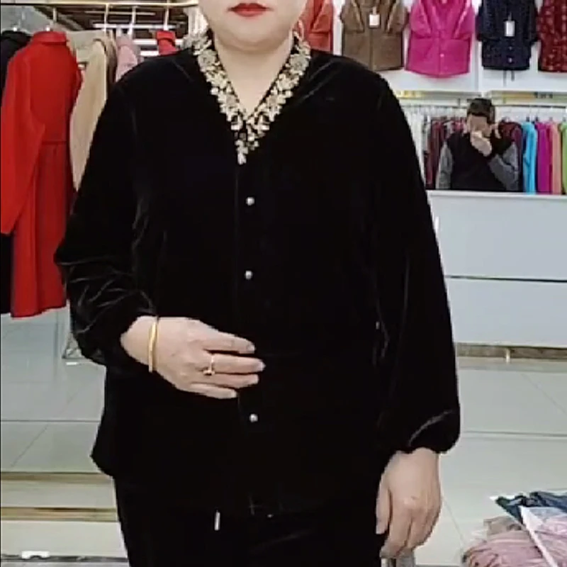 绣花设计金丝绒V领纽扣中老年妈妈女装开衫洋气外套时尚百搭纯色