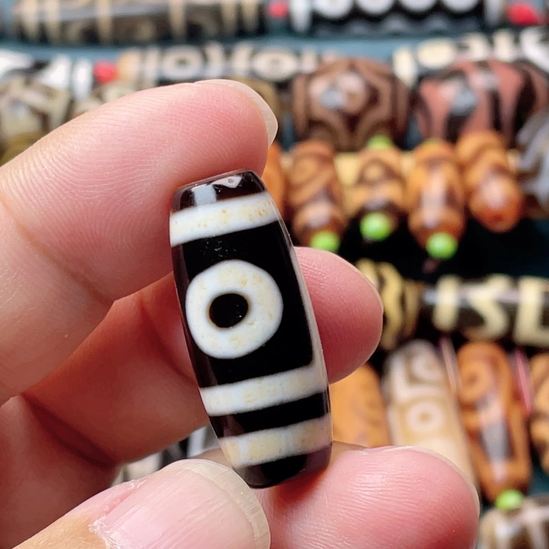 玛瑙/玉髓未镶嵌颈饰朱砂两眼