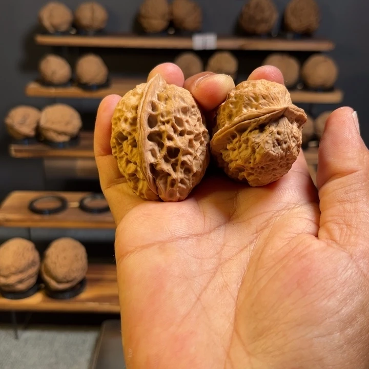 文玩核桃把件红旺云铁8号36mm