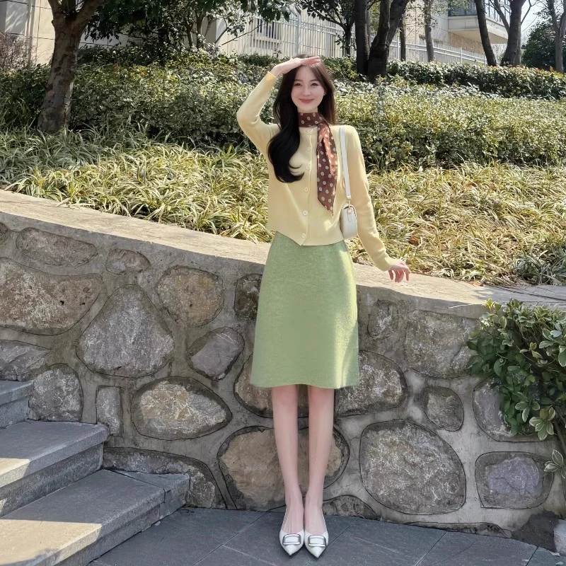 春季新款时尚小个子穿搭黄色针织上衣半身裙气质高级感两件套装女