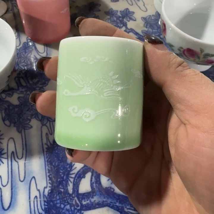 摆件豆青釉堆白仙鹤杯