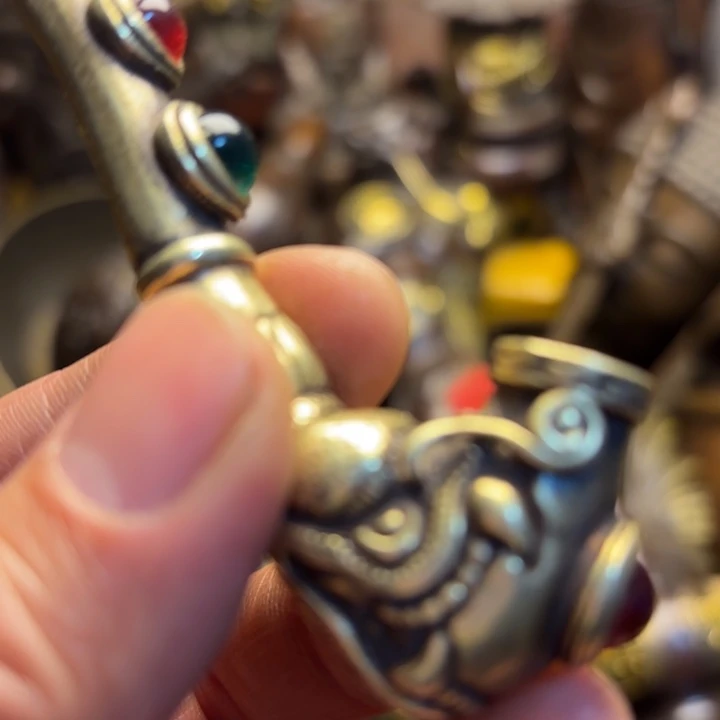 铜器摆件    点击下单