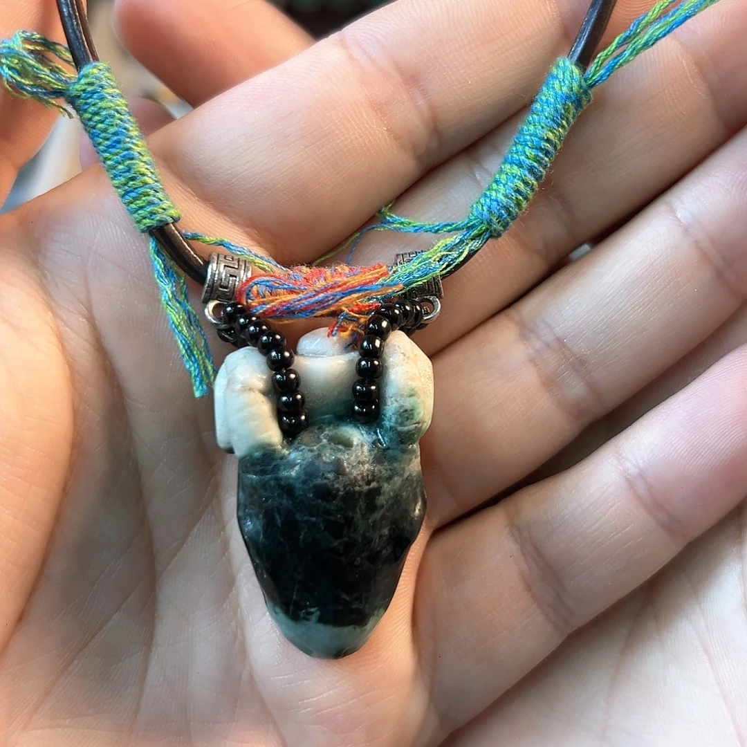 翡翠颈饰未镶嵌吊坠