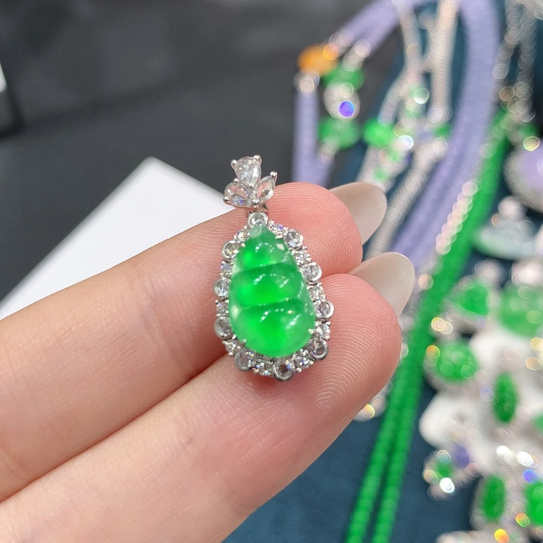 翡翠18K金镶嵌颈饰木那高冰金丝翠福豆 48小时鉴赏期