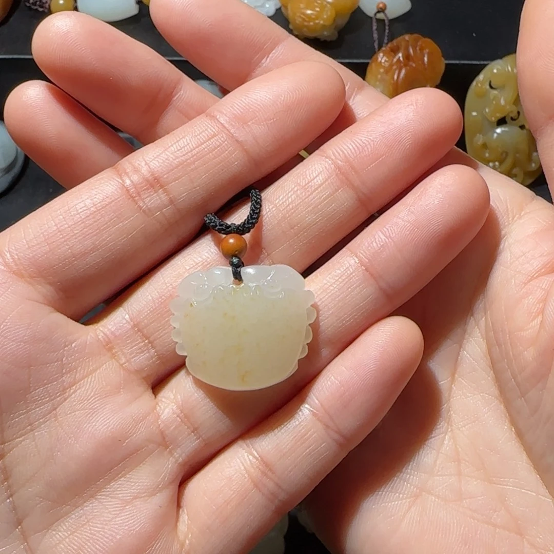 和田玉颈饰未镶嵌太**晶