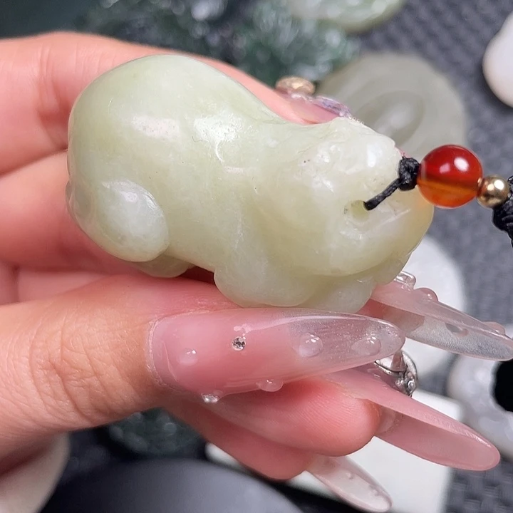 和田玉未镶嵌颈饰