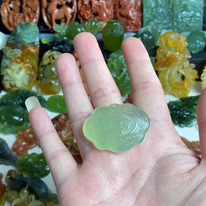 蛇纹石玉未镶嵌颈饰