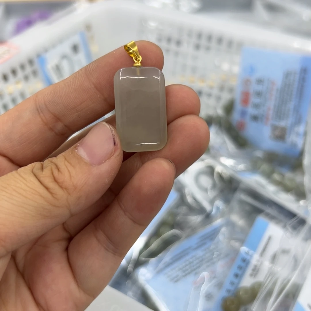 和田玉未镶嵌颈饰粉紫无事牌