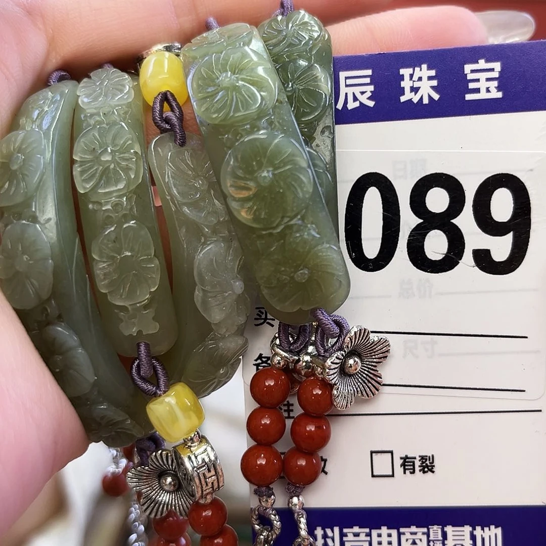 未镶嵌和田玉手链发其一