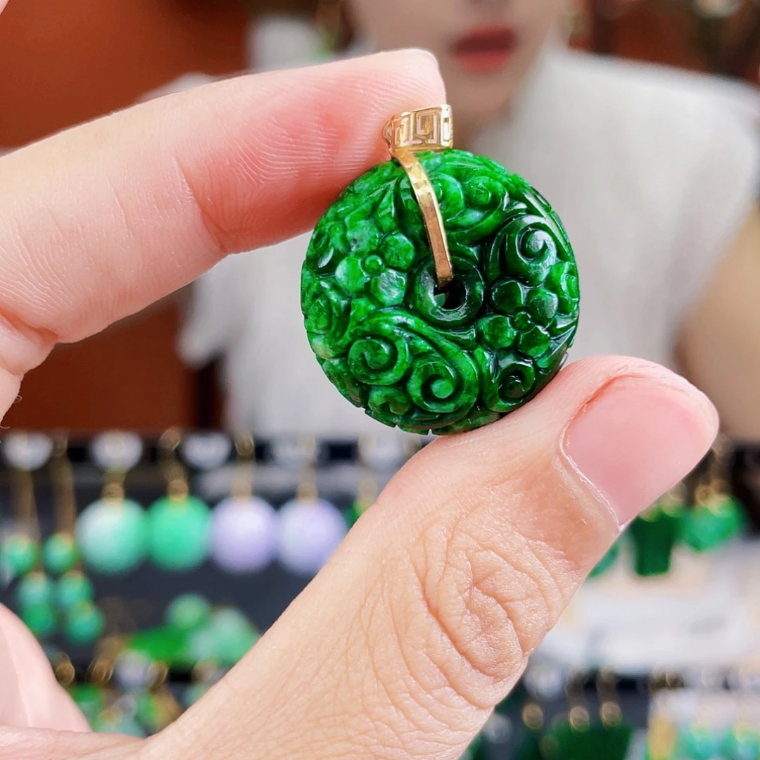 18K金镶嵌翡翠耳饰