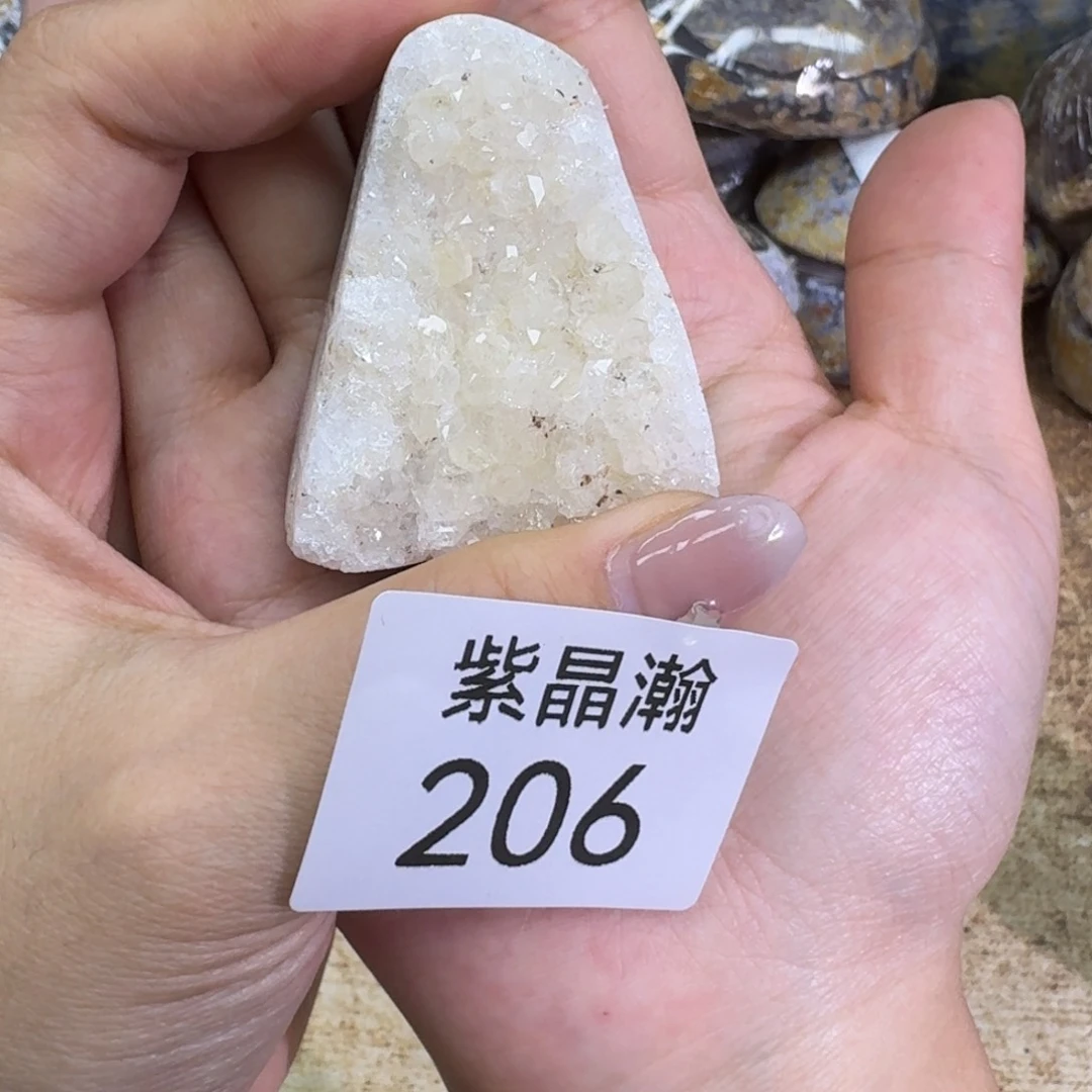 未镶嵌水晶大型摆件（非配饰）