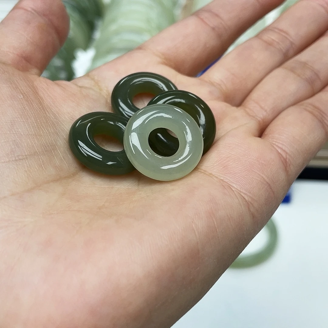 和田玉未镶嵌手镯拍一发一