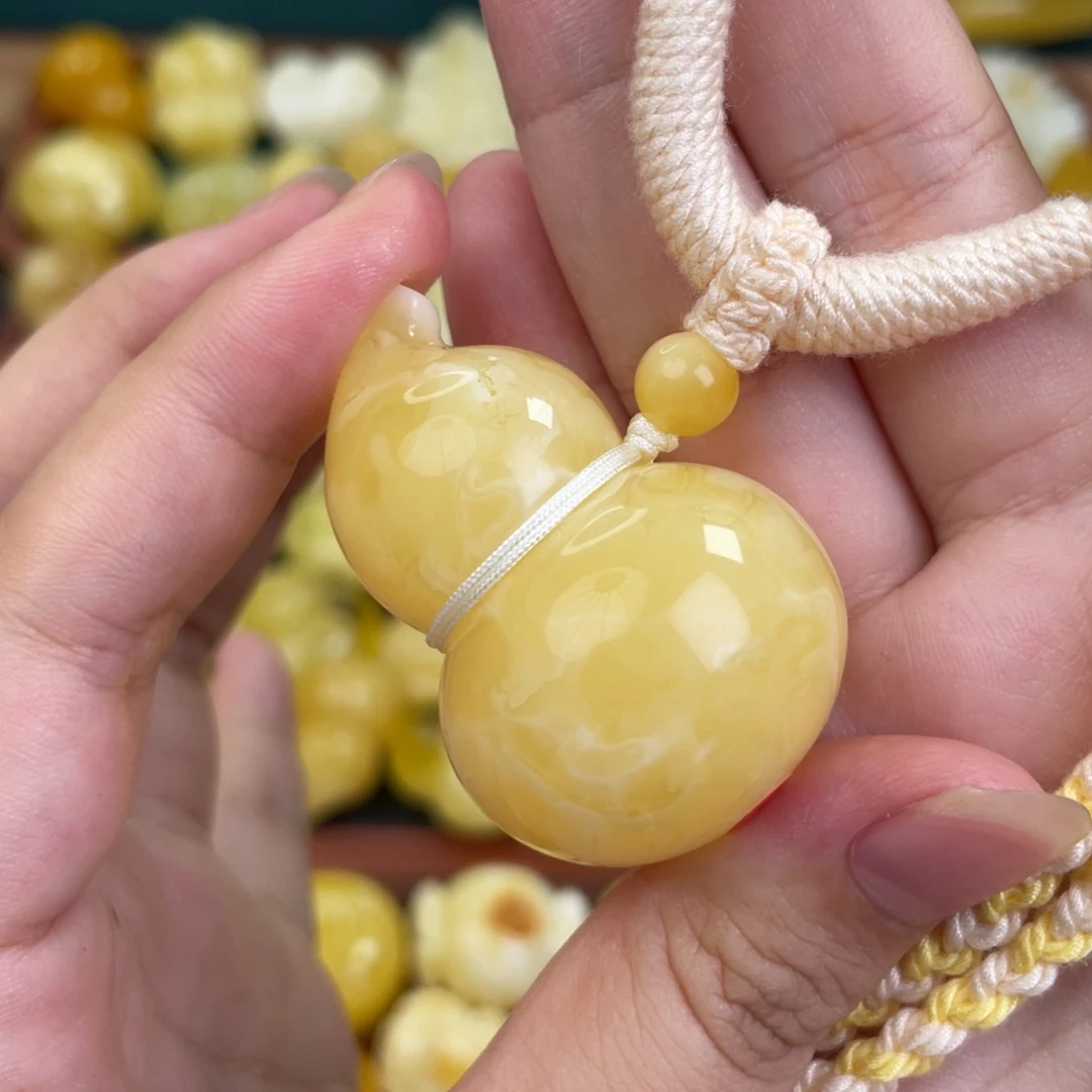 未镶嵌吊坠(赠链)蜜蜡天**月