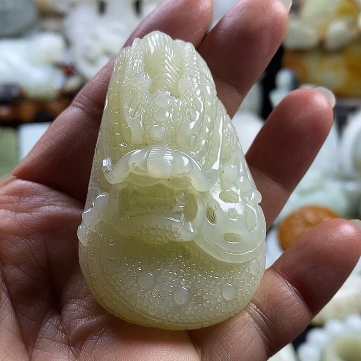 和田玉未镶嵌把件