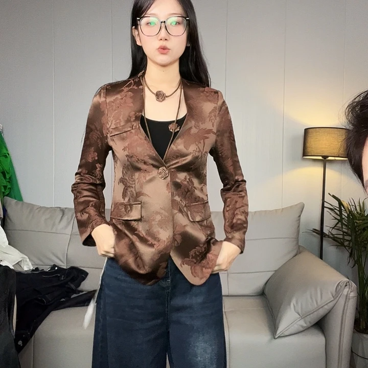 中大码西服去拍路车