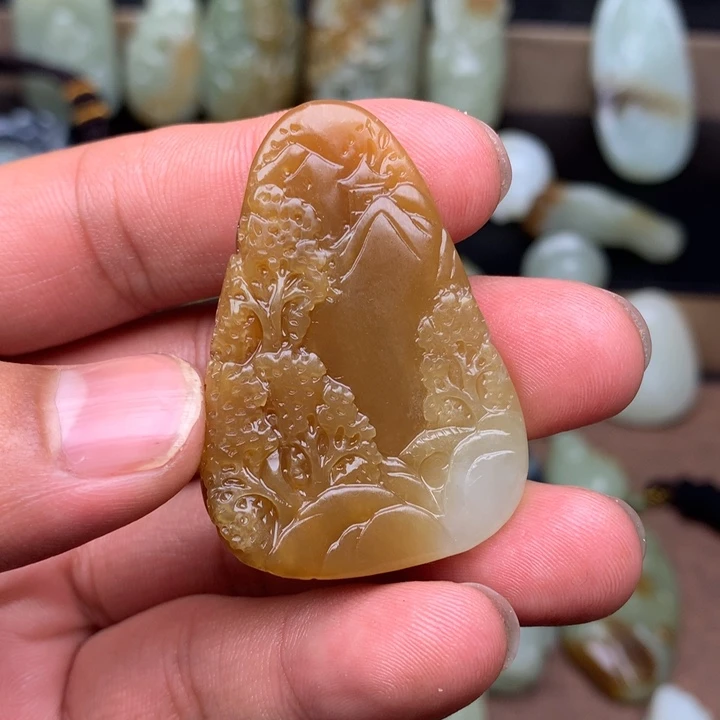 大***鸭和田玉（糖玉）未镶嵌颈饰