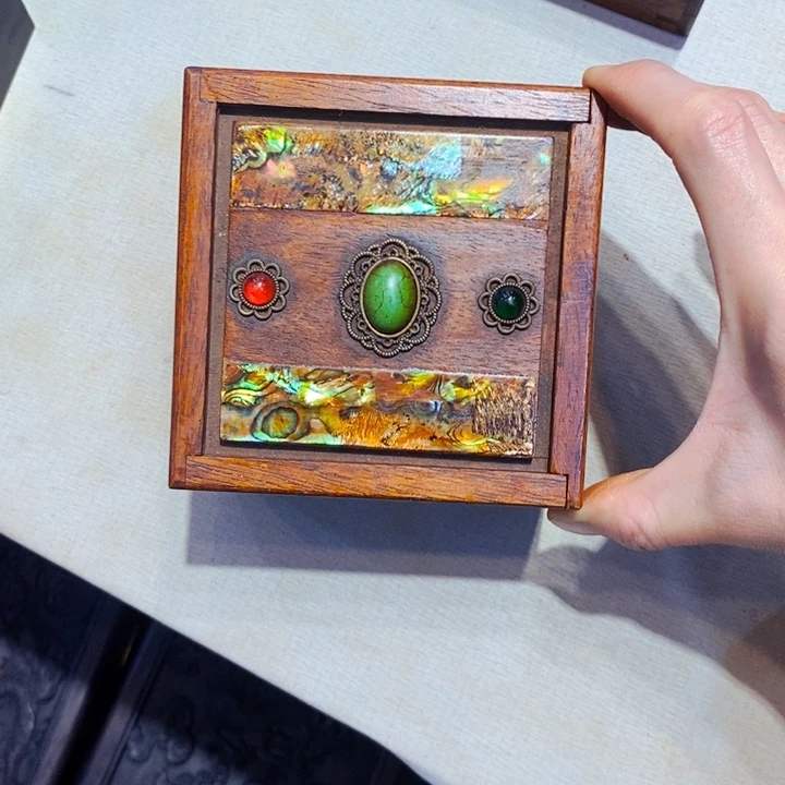 阿***呀木木木小方机关盒宝石