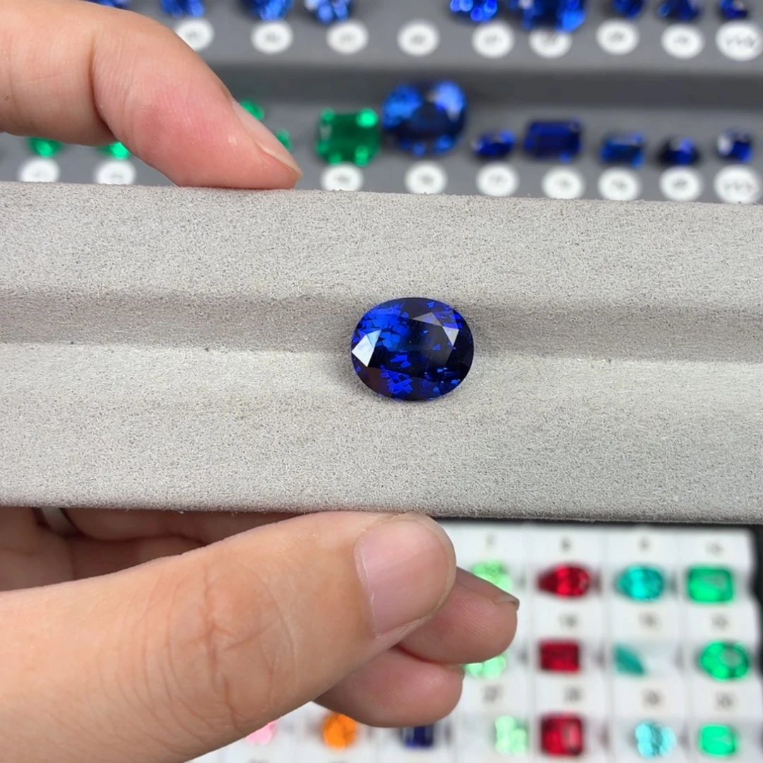 孙***渟裸石合成（培育）蓝宝石8.81ct