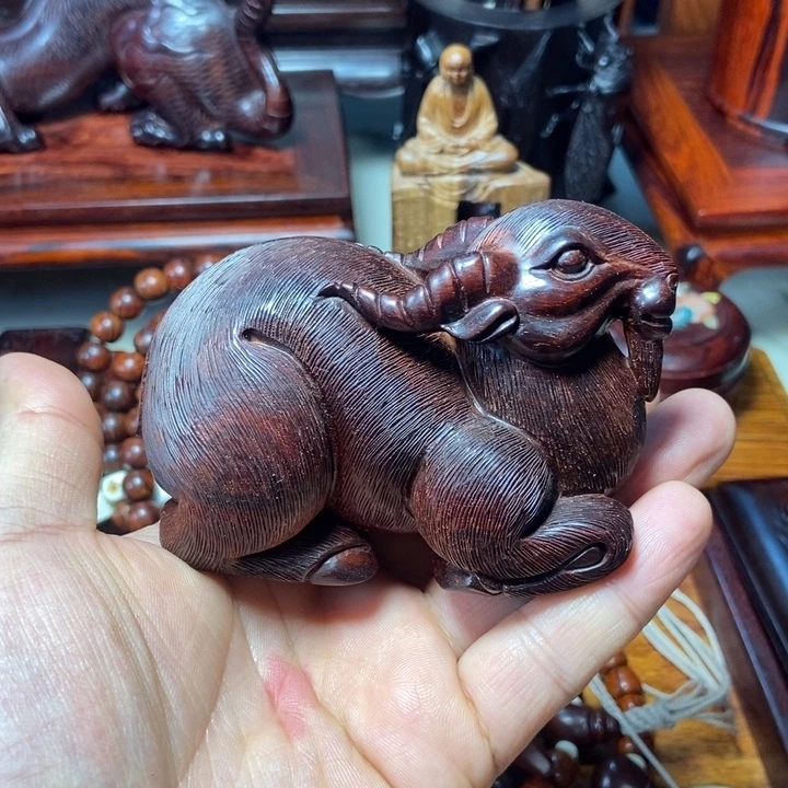 檀香紫檀（小叶紫檀）山羊
