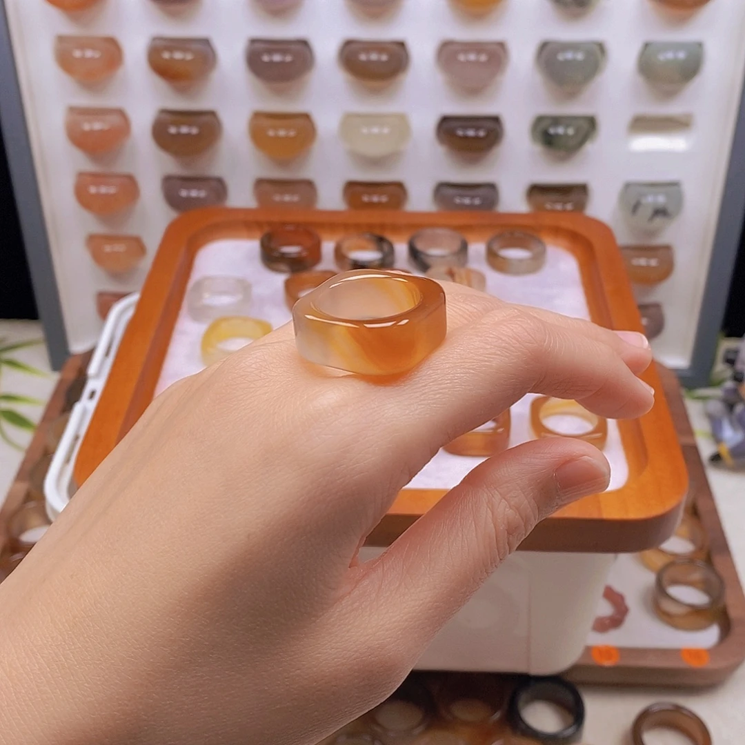 宁***n玛瑙/玉髓未镶嵌戒指港18