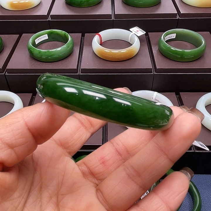 和田玉未镶嵌手镯5556