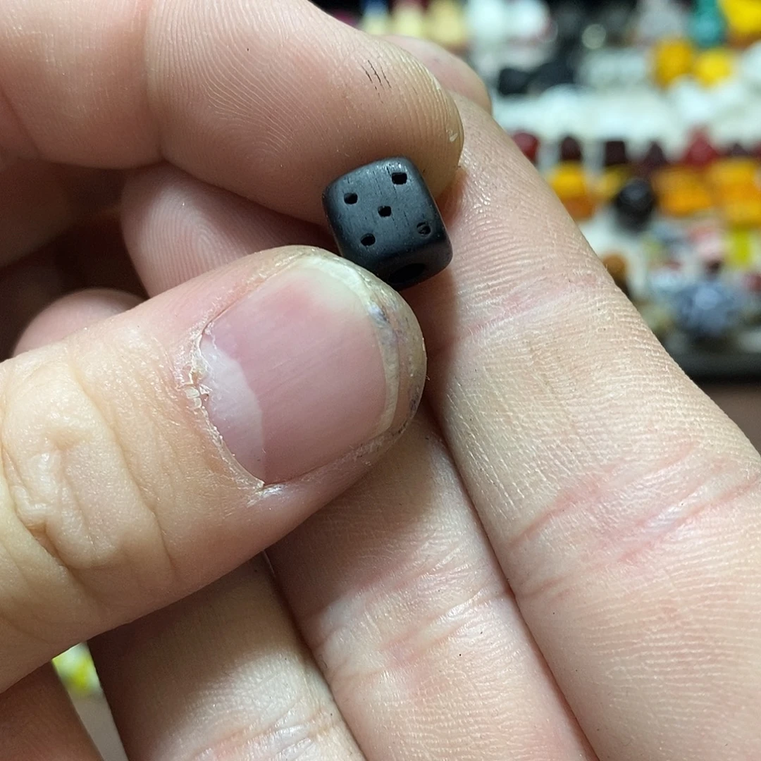 铜铁合金类木头骰子哈哈哈