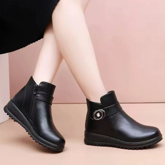 软皮妈妈秋冬季短靴平底加绒防滑保暖棉鞋靴子软底中老年女鞋棉靴