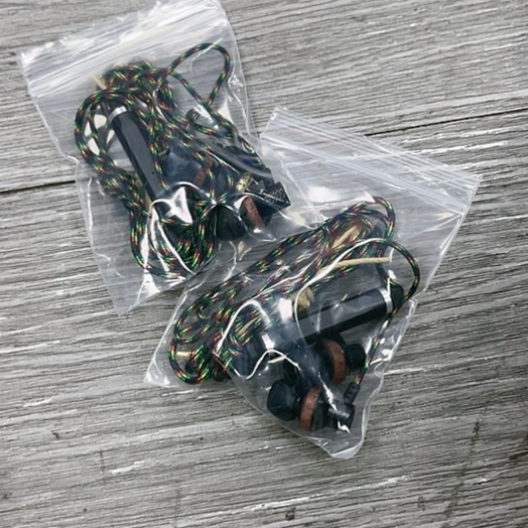 【闪购商品】95新黑色带麦一条