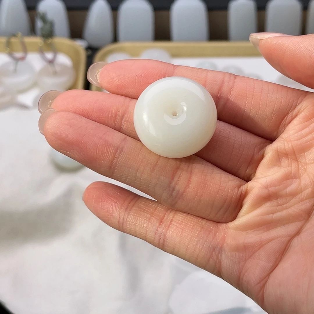 小***脚和田玉未镶嵌颈饰