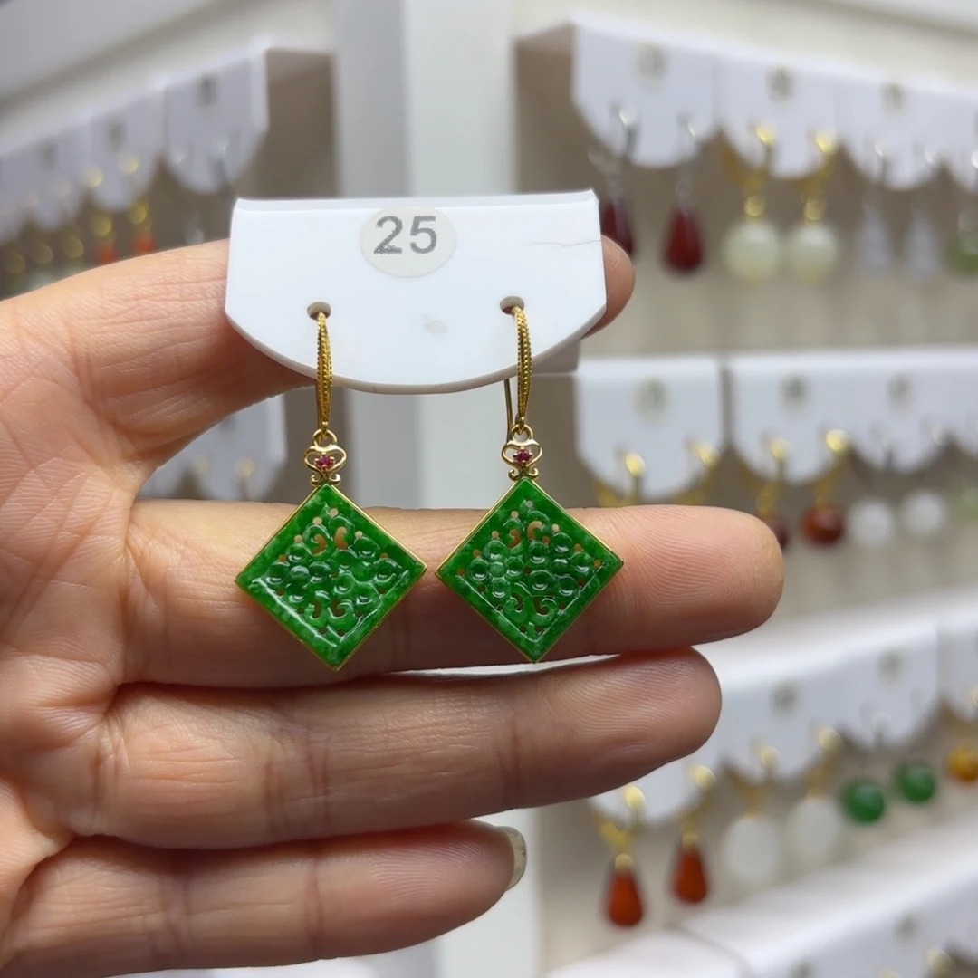 翡翠18K金镶嵌耳饰