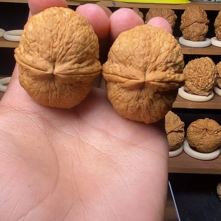 文玩核桃吊坠石锁