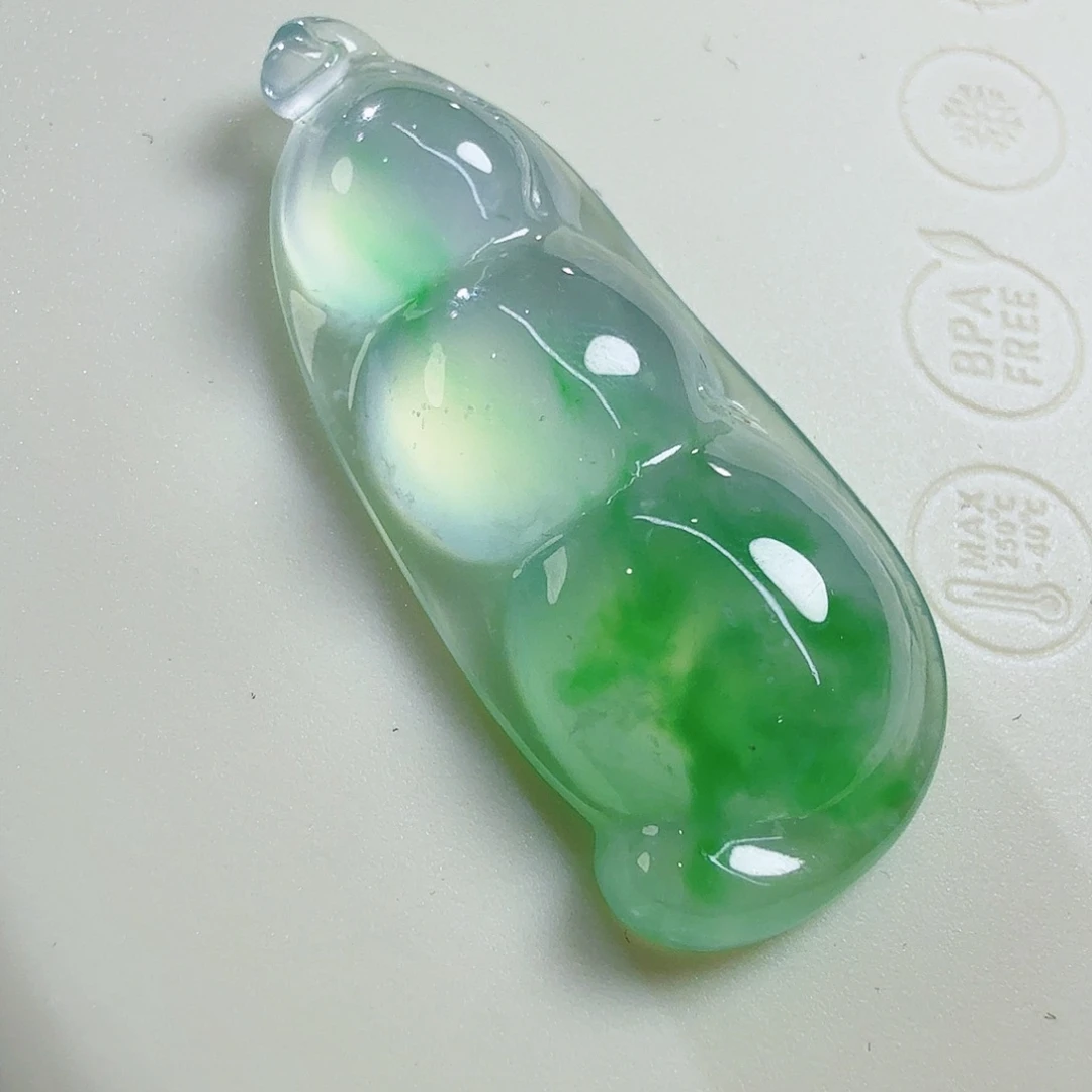 翡翠未镶嵌颈饰豆子