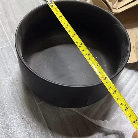 微瑕，不能明火，口径20，高度10黑色汤碗无盖