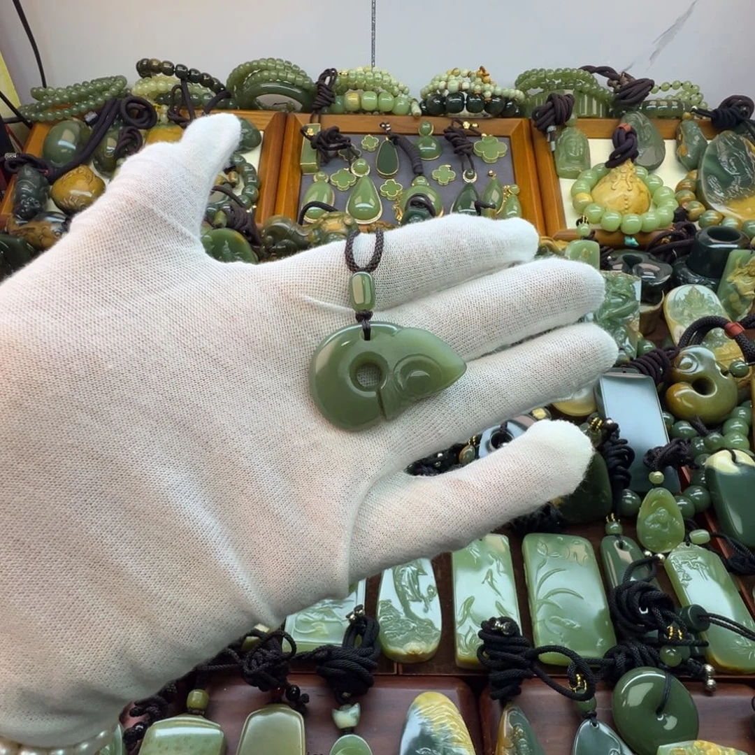 岫岩老玉（透闪石质玉）未镶嵌颈饰