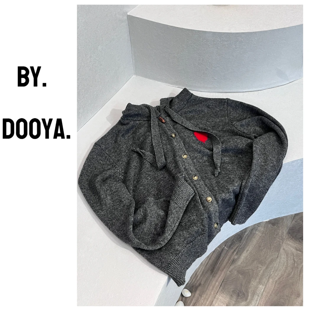 DOOYA 101403 红色爱心连帽灰色外套